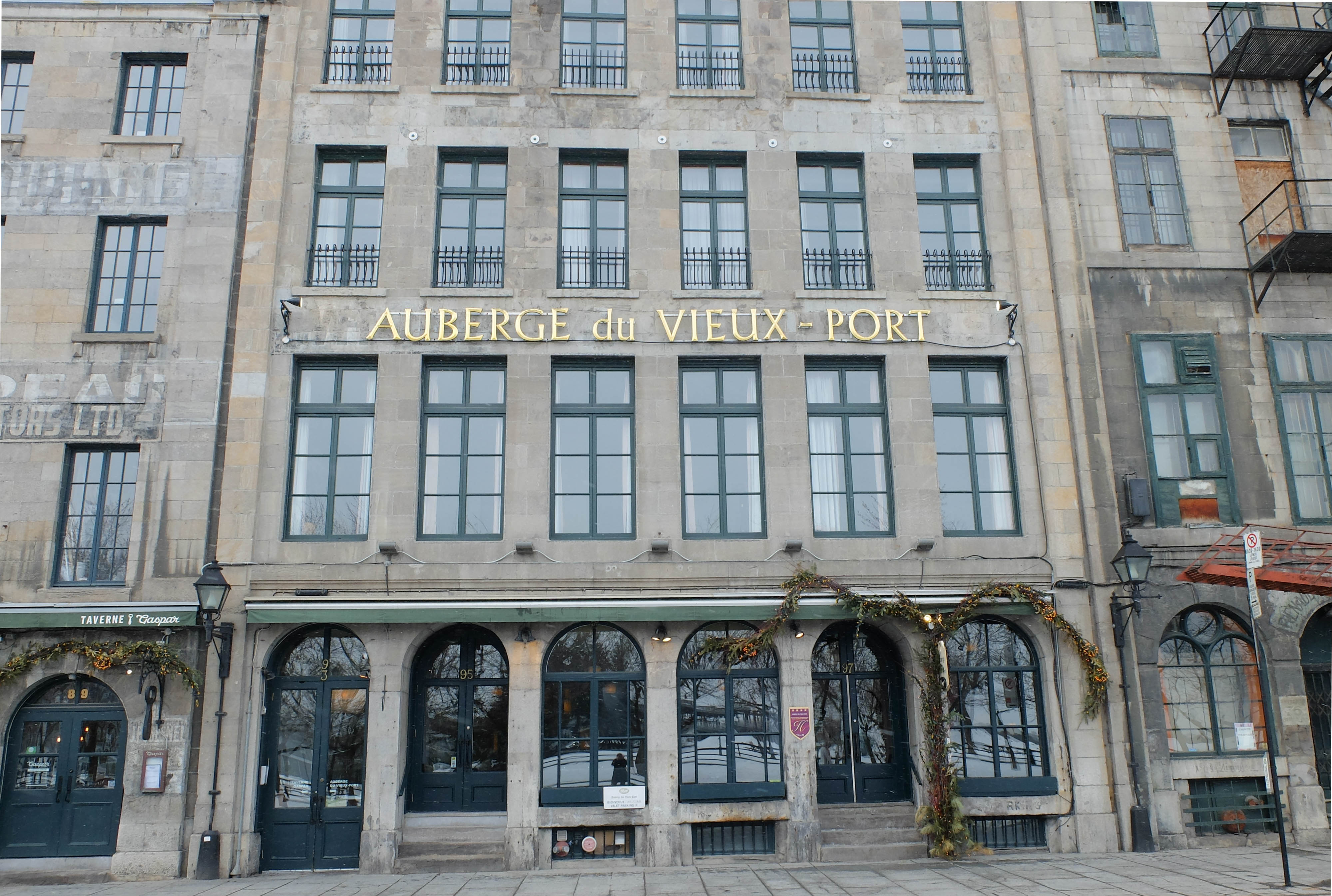 a-cozy-hotel-in-old-montreal-lavieannrose